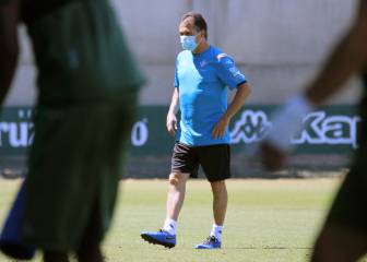 Alexis busca un plan exprés
para frenar el caos defensivo