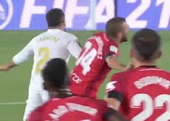 El árbitro debió anular el gol de Vinicius por falta previa