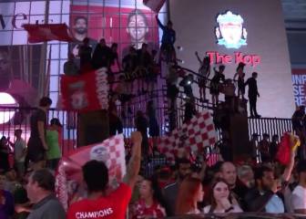 El fiestón de los aficionados del Liverpool tras ganar la Premier League sin ninguna precaución