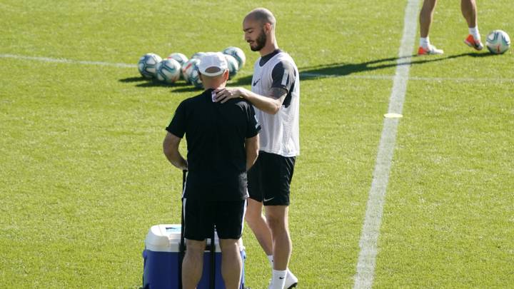 Alivio gordo para el Málaga: Mikel Villanueva se queda hasta fin de obra