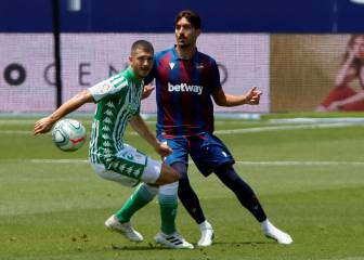 El Levante golea ante un Betis peleón pero impreciso