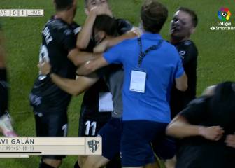 La locura de celebración del Huesca de su gol en el 95' para ganar el derbi en La Romareda