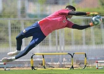 Tiene 18 años, mide 1.85 y se ha salido en el Rayo: así juega Mario de Luis, el portero revelación que ya es del Madrid