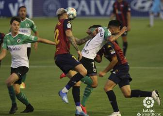 El Extremadura flota a costa del hundimiento del Racing