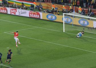 Las manos de Casillas con la idea de Reina