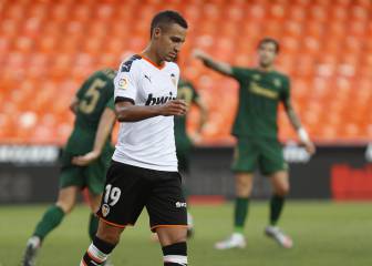 Otro golpe al Valencia: Rodrigo, lesionado de los ligamentos