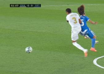 ¿Y si Militao hace esto contra el City? Levantó a Cucurella de una patada y se lo puso de mochila