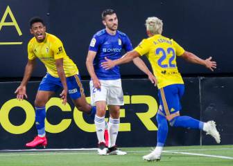 El Cádiz apuntala el liderato