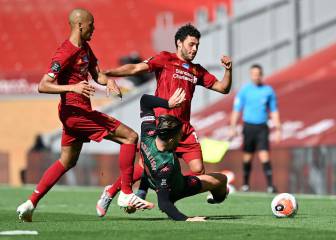 El Liverpool gana al Aston Villa con el piloto automático