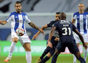 El Oporto goleada y mantiene la distancia de seis puntos