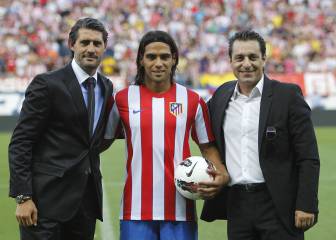 Falcao y Futre, adiós al Calderón 'cantando' el himno del Atlético