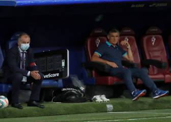 Susto en el Eibar: vuela a Sevilla con varias horas de retraso por un problema en el avión