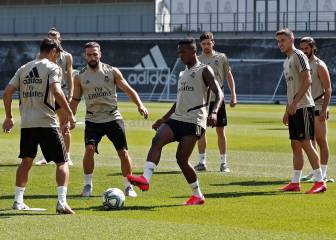 Benzema se ejercita entre algodones antes del Granada
