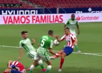 Lío en el Wanda: el VAR anuló este gol a Correa por una supuesta mano de Llorente