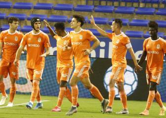 El Oviedo golea al Zaragoza y el Cádiz vuelve a Primera