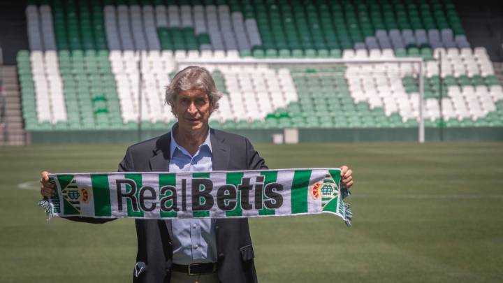 El Betis presentó al técnico chileno Manuel Pellegrini, que firma por tres temporadas. Pellegrini elogió a Joaquín Sánchez y habló de su estancia en LaLiga.