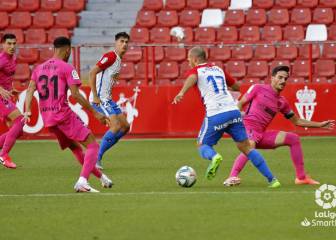 Álvaro Vázquez y Medina prolongan el sueño del playoff