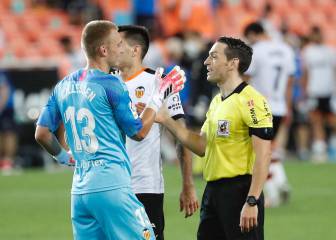 El 1x1 del Valencia: Cillessen y el palo salvaron al Valencia