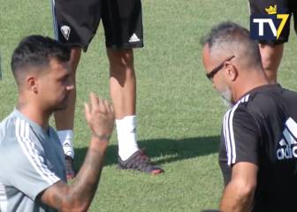 El gesto de la plantilla del Cádiz con Nano Mesa