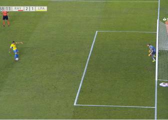 Es desquiciante para todos ya: la repetición del penalti que deja al Rayo casi sin playoff