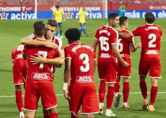 El Girona doblega con doblete de Stuani al Cádiz y asegura puesto de playoff