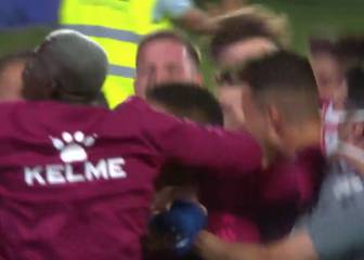 Cuentan que estaba Petón por allí: la locura de celebración del Huesca en el césped