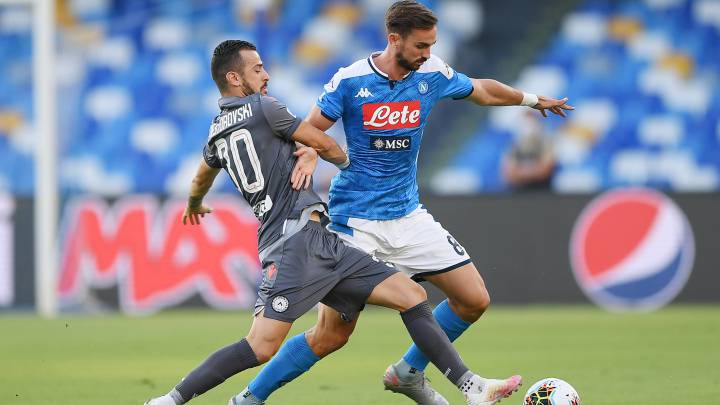 NAPLES, ITALY - JULY 19: Fabian Ruiz of SSC Napoli vies with Ilija Nestorovski of Udinese Calcio during the Serie A match between SSC Napoli and  Udinese Calcio at Stadio San Paolo on July 19, 2020 in Naples, Italy. (Photo by Francesco Pecoraro/Getty Images)