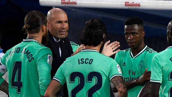 Zidane, sobre James y Bale: "Con uno sabéis lo que pasó; con el otro fue decisión técnica..."