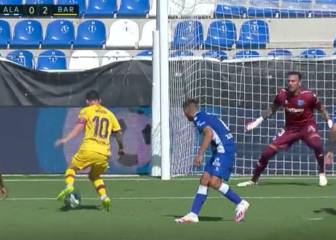 ¿El mejor definidor de la historia? El gol de Messi 'jugando' con el portero rival