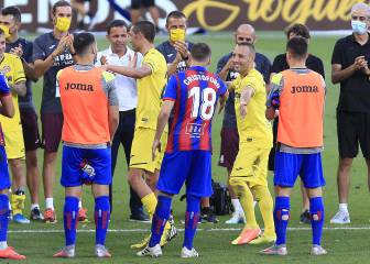 Emotivo pasillo en el adiós de Bruno y Cazorla