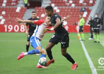 El Huesca cierra una temporada mágica con el título