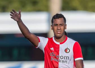 Oficial: El internacional peruano Tapia firma hasta 2024