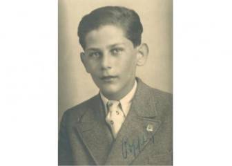 El misterio de un judío checo en Auschwitz con un pin de la Real