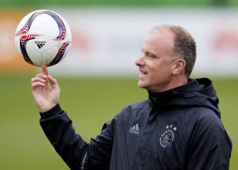 Bergkamp se postula para entrenar al Arsenal