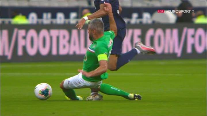 El PSG tiembla: Mbappé se fue lesionado a 19 de la Champions