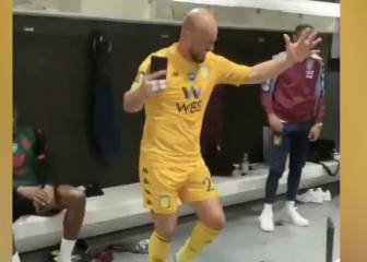 El show de Pepe Reina en el vestuario del Aston Villa