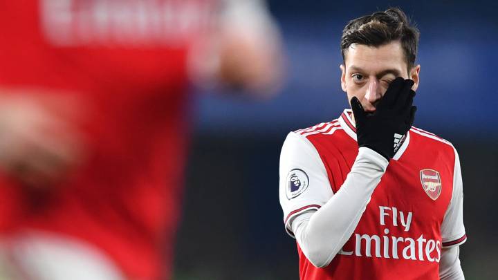 El agente de Özil: "Cumplirá su contrato en el Arsenal"