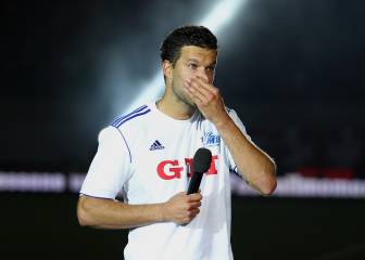 Ballack dona camisetas firmadas para salvar el club de sus inicios