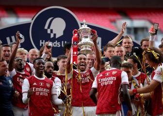 Aubameyang double earns Arsenal 14th FA Cup win