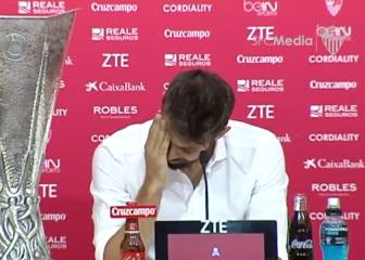 La emotiva despedida de Coke arropado por el equipo: 