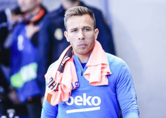 Arthur regresa a Barcelona para buscar una solución