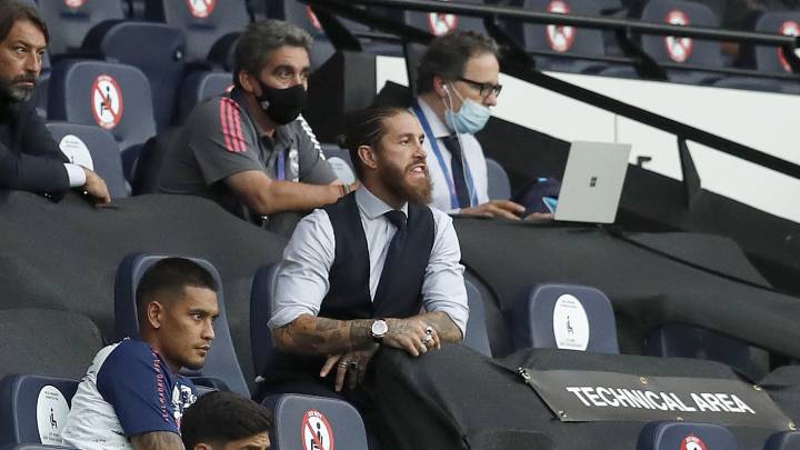Ramos se sentó junto a los suplentes en el Etihad Stadium