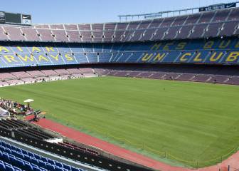 El Camp Nou renueva el césped de cara a la próxima temporada