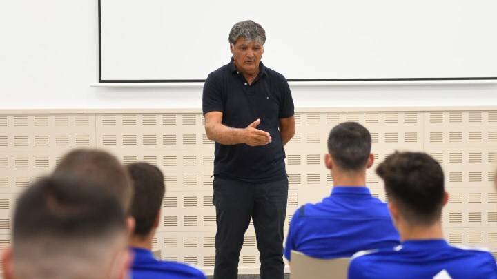 Toni Nadal da una charla motivacional a la plantilla