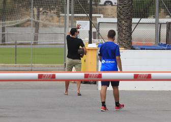 El adiós al capitán: el vestuario del Valencia se vuelca con Parejo