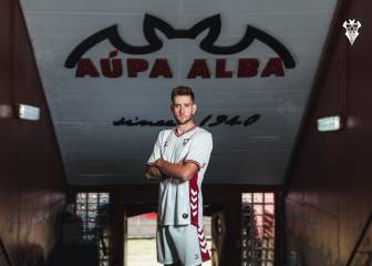 El Albacete presenta sus equipaciones en la temporada del 80 aniversario