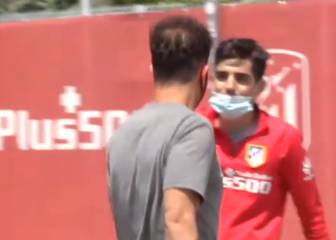 Por esto Simeone es Simeone: el gesto identitario con un aficionado tras el fracaso