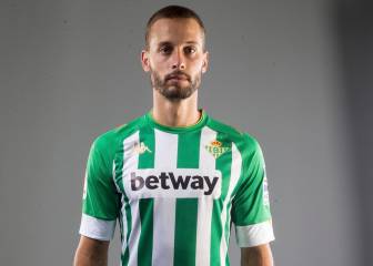El Betis presenta su primera equipación para la 2020-21