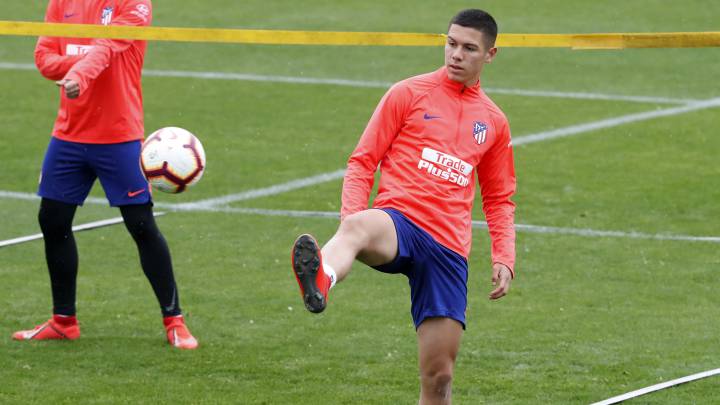 Nehuén Pérez durante un entrenamiento con el Atlético. 