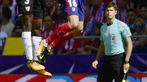 Un árbitro asistente denuncia que el CTA le ha descendido por salir en fotos con futbolistas